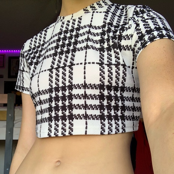 black and white crop top - Picture 1 of 1